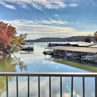 Фотография гостевого дома Lake Ozark Condo - Pool, Fishing Docks and More!