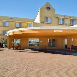 Фотографии гостиницы 
            Comfort Suites DFW Airport