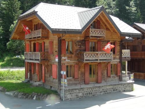 Фотографии мини отеля
Chalet Suisse Bed and Breakfast