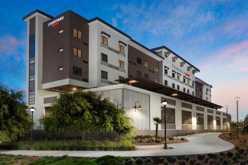 Фотография гостиницы Courtyard by Marriott Redwood City