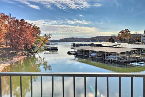 Фотографии гостевого дома 
            Lake Ozark Condo - Pool, Fishing Docks and More!