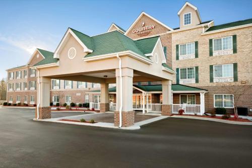 Фотография гостиницы Comfort Inn & Suites High Point - Archdale