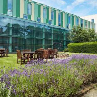 Фотографии гостиницы 
            Courtyard by Marriott London Gatwick Airport