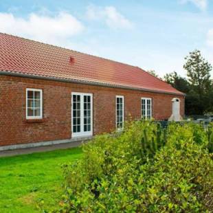 Фотографии гостевого дома 
            Five-Bedroom Holiday home in Blåvand 25