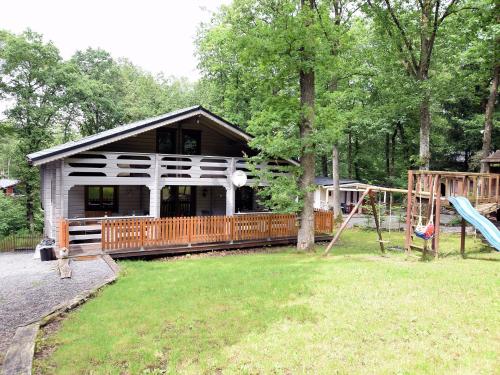 Фотография гостевого дома Beautiful, atmospheric and spacious chalet with sauna, open and covered terraces and garden