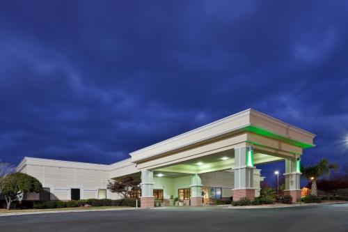 Фотография гостиницы Holiday Inn Lumberton, an IHG Hotel