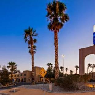 Фотографии гостиницы 
            Sure Stay Plus by Best Western Twentynine Palms Joshua Tree