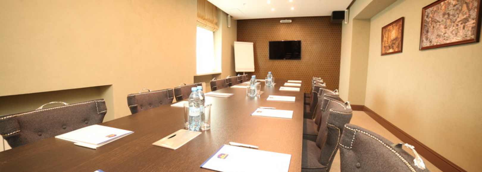 Фотография комнаты для переговоров Бенуа