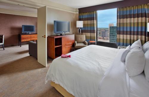 Фотография гостиницы Crowne Plaza Kansas City Downtown, an IHG Hotel