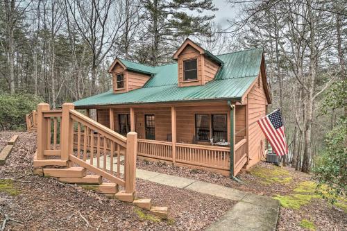 Фотографии гостевого дома 
            Lakeside Retreat in Ellijay with Game Room and Grill!