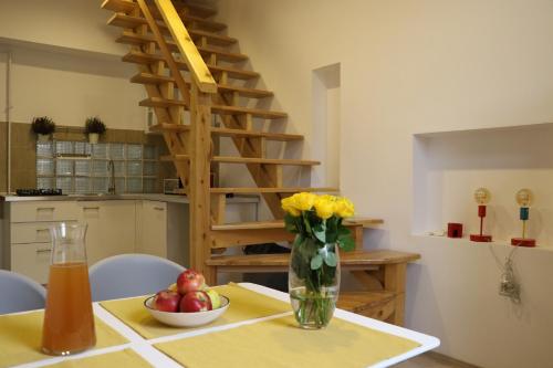 Фотография гостевого дома Fagaras Cosy Flat, king bed & double sofa bed WiFi