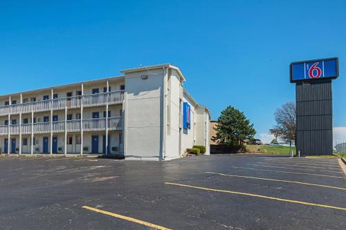 Фотография гостиницы Motel 6-Blue Springs, MO