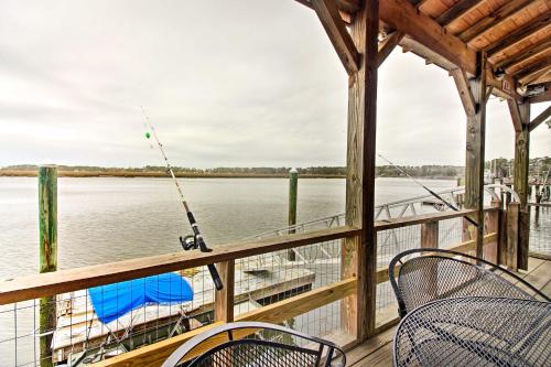 Фотографии гостевого дома 
            Waterfront Midway Home with Private Dock and Grill!