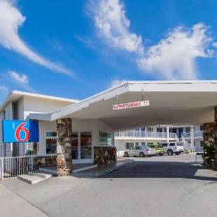 Фотографии гостиницы 
            Motel 6-San Bernardino, CA - Downtown