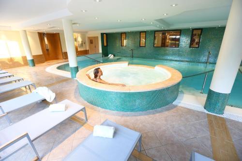 Фотография гостиницы Hotel Spa Vacances Bleues La Villa du Lac - Genève - Divonne Les Bains