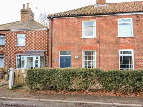 Фотография гостевого дома Bumble Bee Cottage