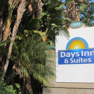 Фотографии мотеля 
            Days Inn & Suites by Wyndham Anaheim At Disneyland Park