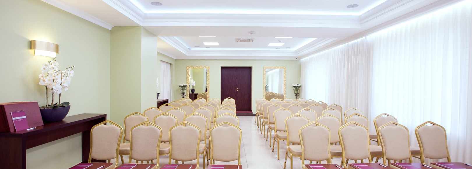 Фотография конференц-зала Конференц-зал отеля Бардин