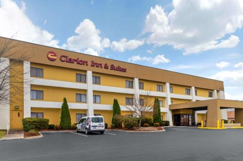 Фотографии гостиницы 
            Clarion Inn & Suites West Knoxville