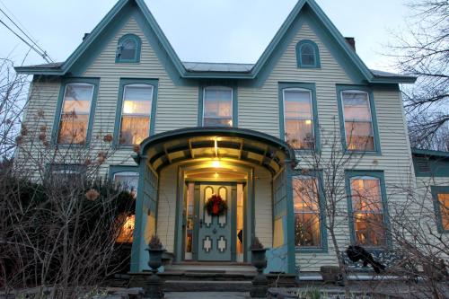 Фотография гостиницы Twin Gables of Woodstock