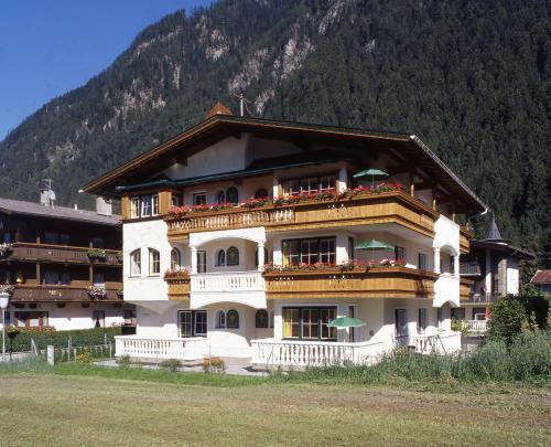 Фотография гостиницы Wohlfühl Hotel Robert - Ihr Bed & Breakfast in Mayrhofen