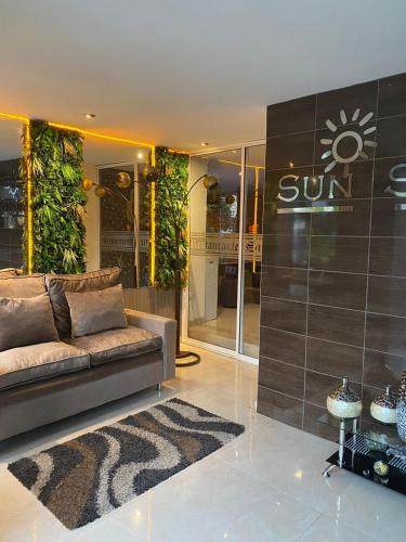 Фотографии гостиницы 
            Hotel Sun Suite