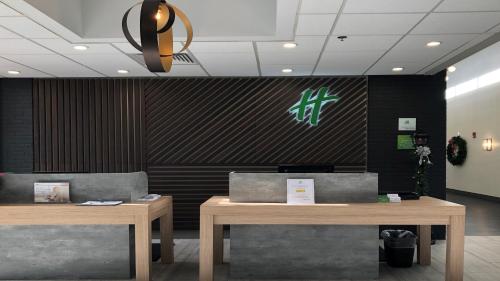 Фотография гостиницы Holiday Inn Roanoke - Valley View, an IHG Hotel