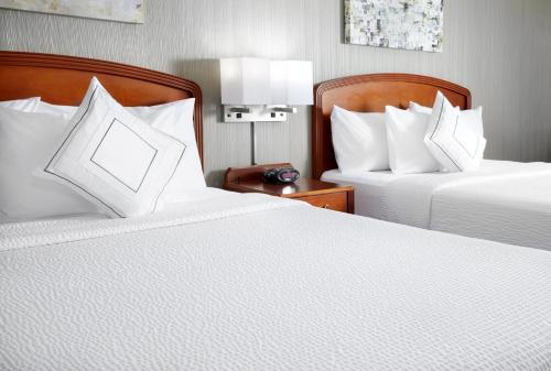 Фотография гостиницы Courtyard Edison Woodbridge