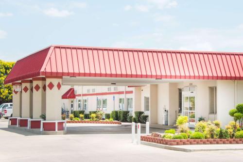 Фотография гостиницы Ramada by Wyndham Enid