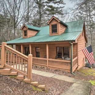 Фотография гостевого дома Lakeside Retreat in Ellijay with Game Room and Grill!