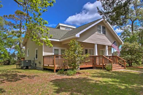 Фотографии гостевого дома 
            Secluded and Quiet Coastal Home 1 Mile to Boat Ramp