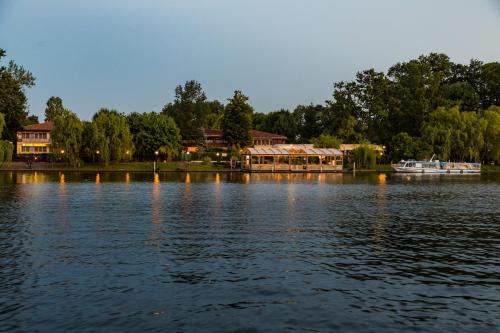 Фотографии гостиницы 
            Hotel Herastrau