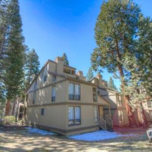 Фотография гостевого дома Kingswood Cornerview by Lake Tahoe Accommodations