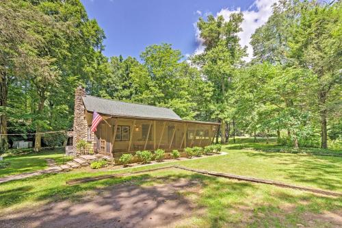 Фотографии гостевого дома 
            Cozy 2-Acre Historic Black Mountain Cabin with View!