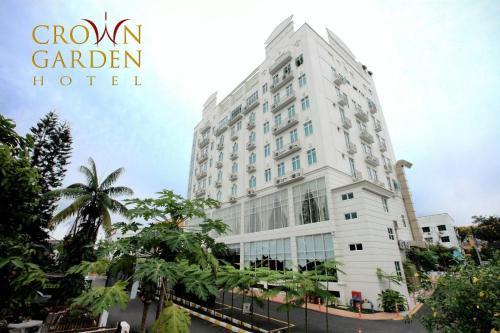 Фотографии гостиницы 
            Crown Garden Hotel