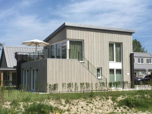 Фотография гостевого дома luxe Villa MaromaMistral Veerse Meer free 4 Ebikes BBQ Springkussen WIFI