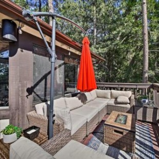 Фотография гостевого дома Modern-Chic Cabin Less Than 5 Mi to Lake Arrowhead Village