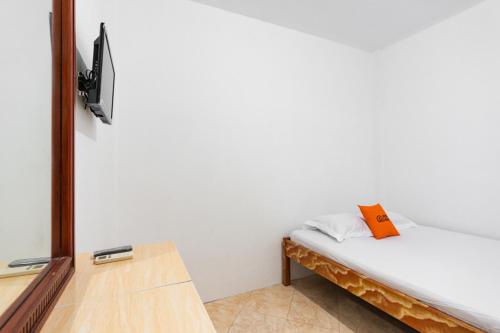 Фотография гостевого дома RedDoorz Syariah near Purwosari Train Station