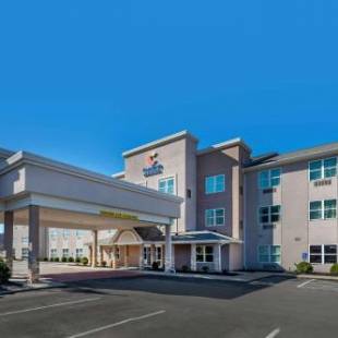 Фотографии гостиницы 
            Comfort Inn & Suites Northern Kentucky