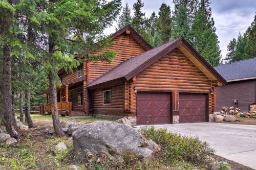 Фотографии гостевого дома 
            Exquisite McCall Log Cabin - Walk to Payette Lake!