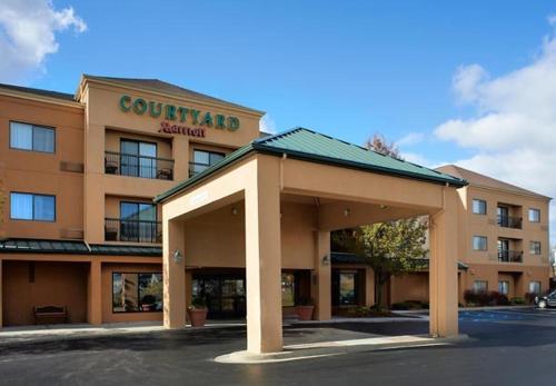 Фотография гостиницы Courtyard Detroit Utica