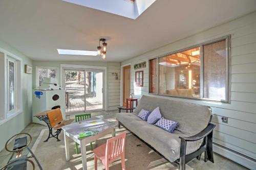 Фотография гостевого дома Lovely Golden Home Less Than 1 Hour to Denver Attractions!