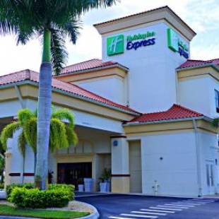 Фотографии гостиницы 
            Holiday Inn Express Stuart, an IHG Hotel