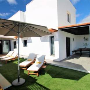 Фотографии гостевого дома 
            Holiday House and Spa Lanzarote