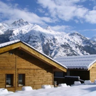 Фотография гостевого дома Cosy Chalet in La Norma for Families