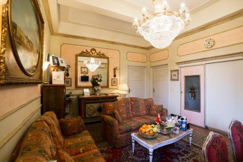Фотография мини отеля Antica Residenza D'Azeglio Room&Breakfast di Charme