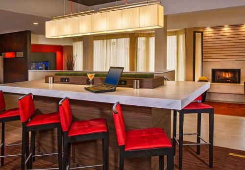 Фотография гостиницы Courtyard Hampton