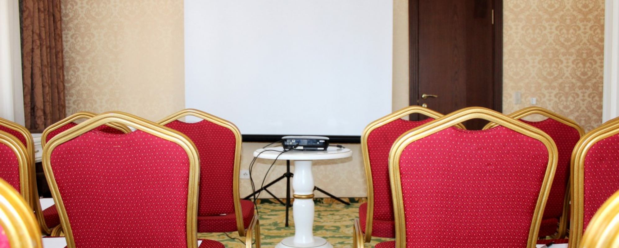 Фотографии комнаты для переговоров Атташе