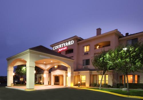 Фотография гостиницы Courtyard By Marriott Salinas Monterey