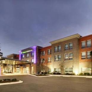 Фотографии гостиницы 
            Holiday Inn Express & Suites - Summerville, an IHG Hotel